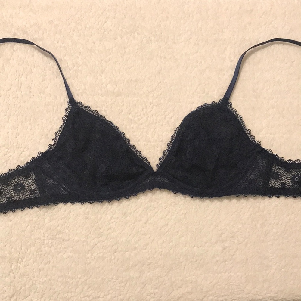 NWT Victoria’s Secret navy lace bra, bralette Size L